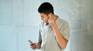 Common Mistakes to Avoid When Cleaning Earbuds