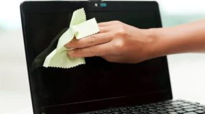 Dry the Laptop screen