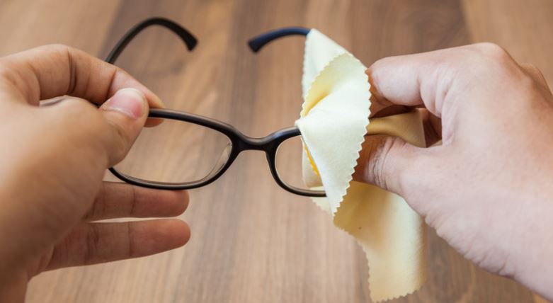 How to Clean Glasses?