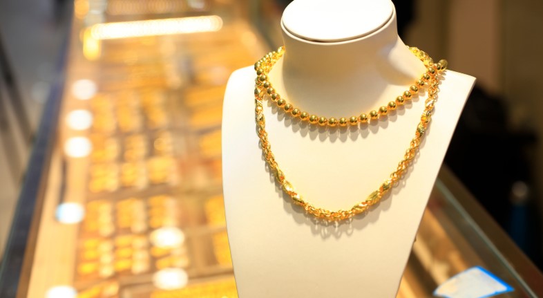 How to Clean Gold Jewellery?