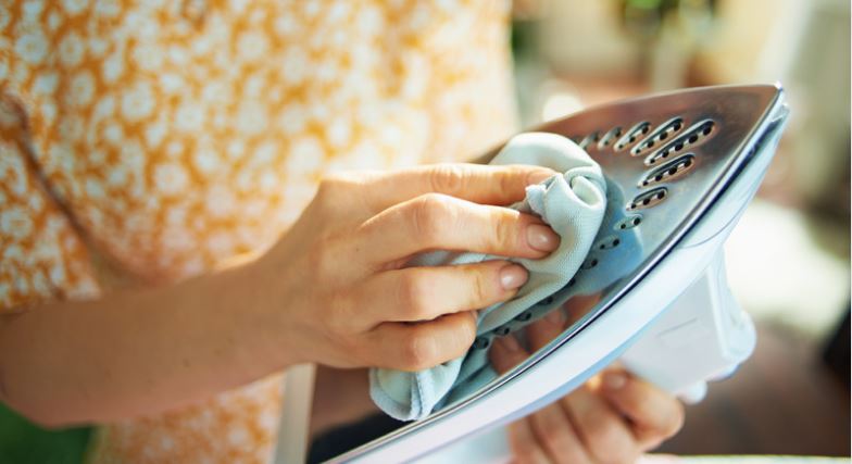 How to Clean the Iron Plate?