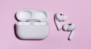 Removing Dirt and Debris From the Charging Case and AirPods