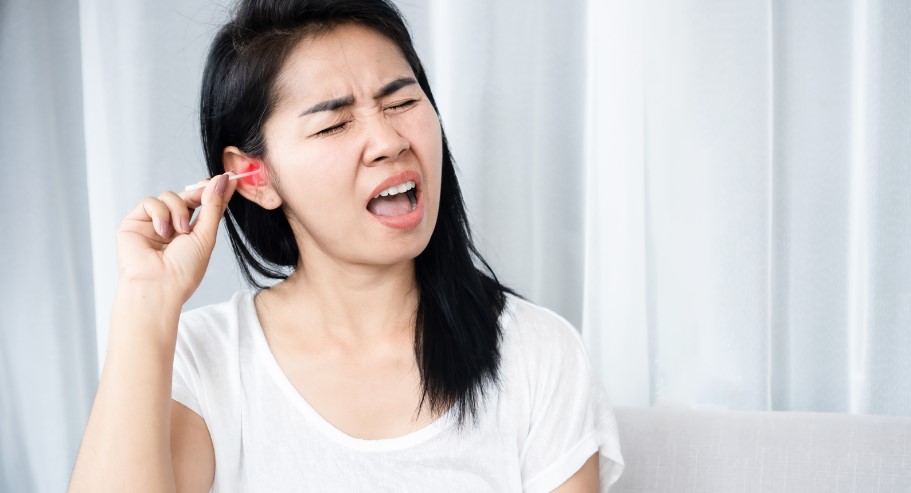 How to Clean a Blocked Ear?